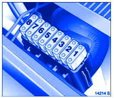Engine Compartment Fuse Box / Block Circuit Breaker